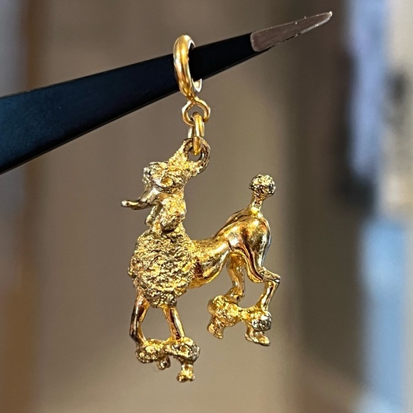 Vintage Monet Gold Tone Poodle Charm Signed Dog Charm Pendant - Picture 5 of 7